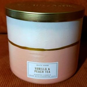 *2 for $40* 🍑Bath & Bodyworks Vanilla & Peach Tea Candle🍑